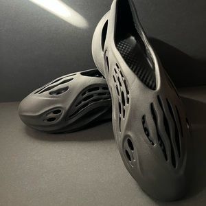 adidas Mens Yeezy Foam Runner Mineral